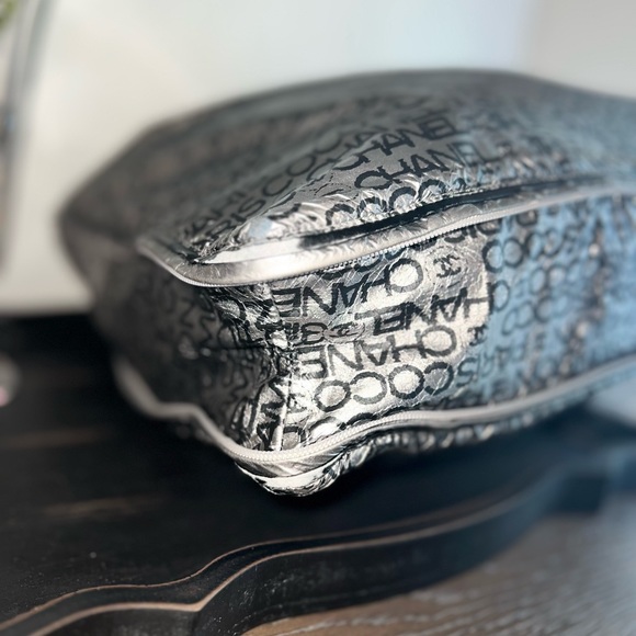 Authentic Chanel Silver Metallic 31 Rue Cambon Tote Bag - Picture 7 of 16